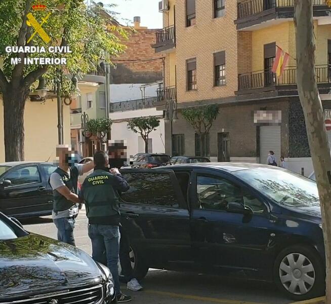 Detenido un menor por apuñalar a un joven que defendió a una chica de la agresión de su expareja
