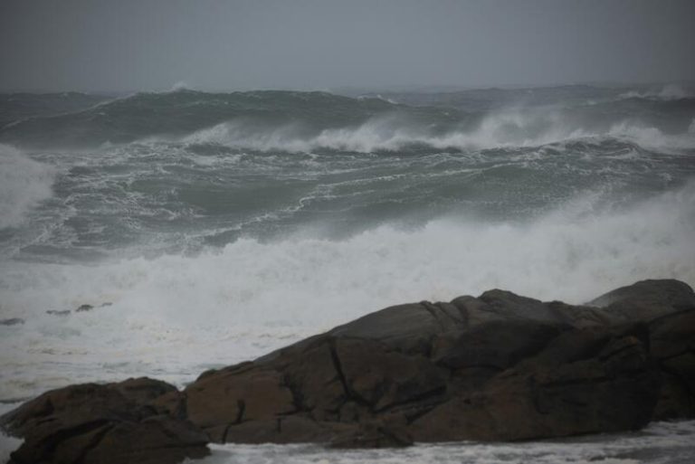 Diecisiete provincias tendrán riesgo por oleaje, lluvia o viento