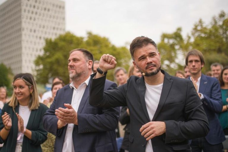 Rufián erige ERC como un partido demócrata y útil para gobernar en Santa Coloma (Barcelona)