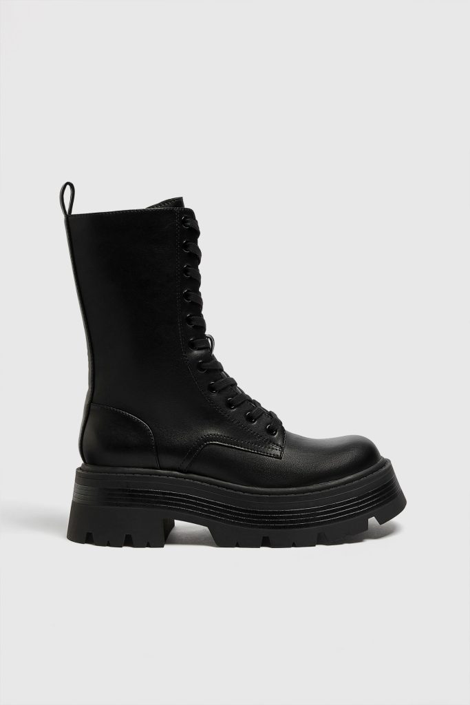 Las botas de agua de Pull&Bear que están arrasando por 49,99 euros 55 Pull&Bear: Botín acordonado con plataforma
