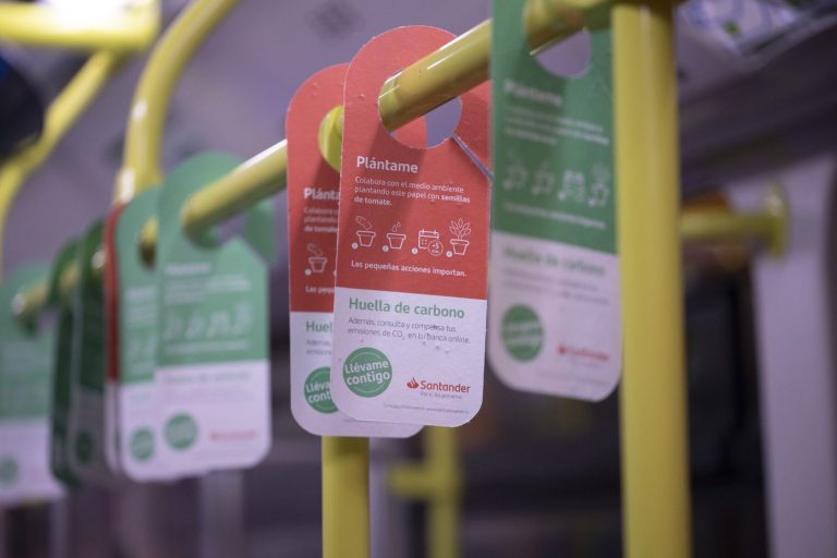 Semillas de tomate y hierbabuena en la última campaña de sostenibilidad del Banco Santander