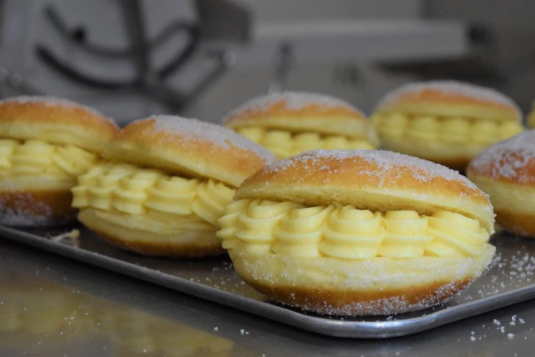 Berlinas rellenas de crema: la merienda más dulce que nadie resiste