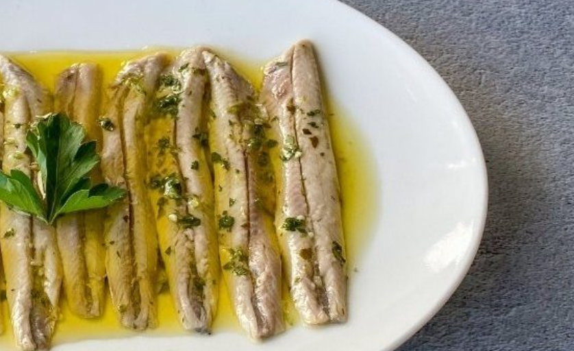 Boquerones en vinagre: el truco para que queden blancos y duros