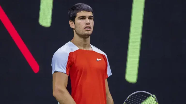 Carlos Alcaraz se impone al búlgaro Dimitrov y se mete en cuartos del Masters 1.000 de París-Bercy