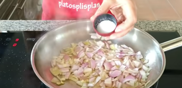 Comienza la preparacion con el sofrito2 e1665985673689