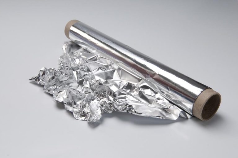 Usos alternativos del papel de aluminio que no conoces