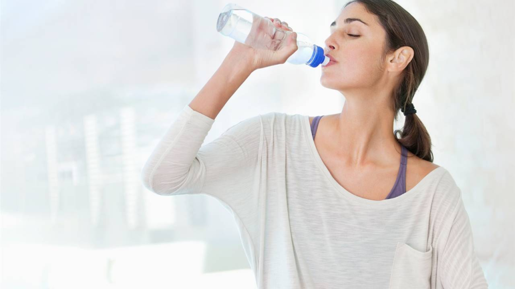 El motivo por el que no debes rellenar una botella de plástico 139 El riesgo de las bacterias