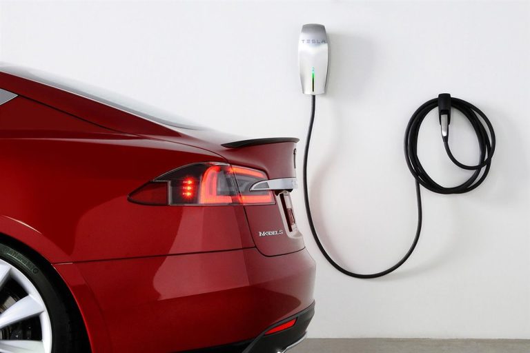El truco para cargar un coche eléctrico en casa