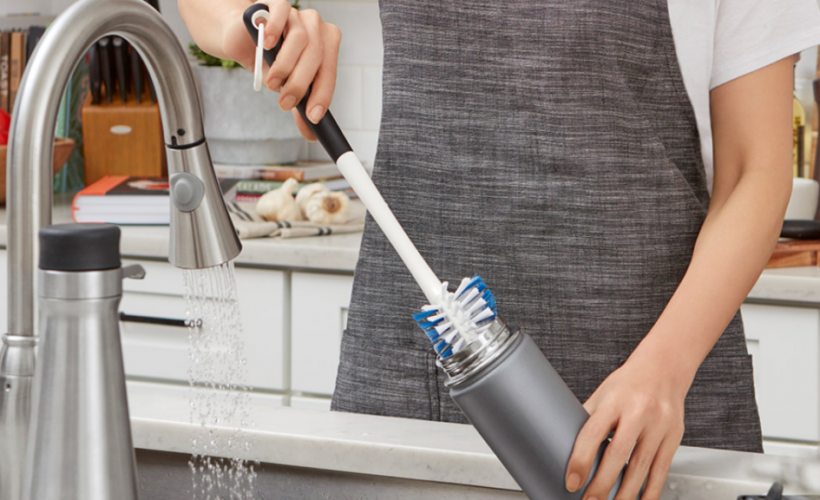 El truco para limpiar tú botella o termo y que no queden bacterias 100 El agua hirviendo para la limpieza del metal