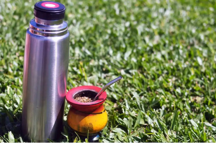 El truco para limpiar tú botella o termo y que no queden bacterias 94 Digamos la verdad sobre los termos o botellas