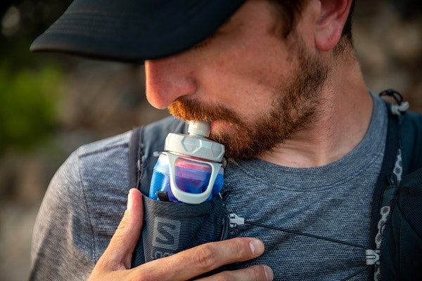 El truco para limpiar tú botella o termo y que no queden bacterias 96 Usa para limpiar las botellas el arroz con agua