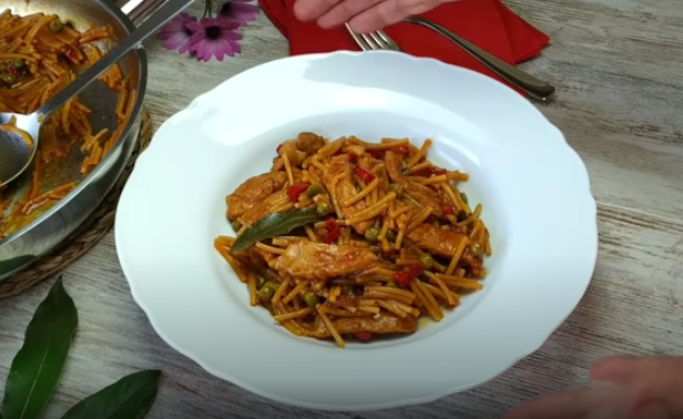 Fideos con lomo: la receta de plato único que te llenará un montón