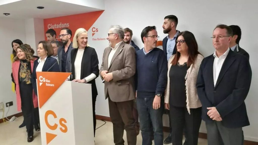 Fugas, pérdida de poder y crisis de liderazgo desde que Arrimadas cogió el relevo