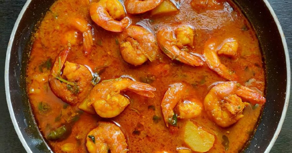 Patatas con langostinos: la receta marinera para entrar en calor 