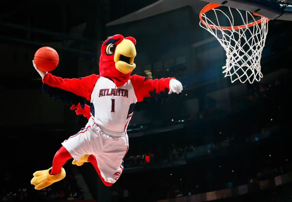 Este es el listado completo de todas las mascotas de la NBA 11 La mascota de Atlanta Hawks