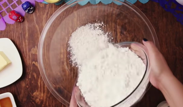 Pan de muerto: el plato típico Mexicano que puedes copiar el día de todos los santos