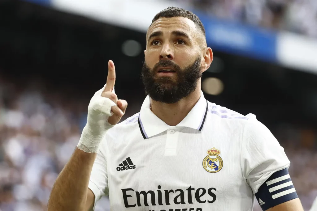 La deformación que tiene Benzema y que no te habías dado cuenta 67 No quiere dejar al Real Madrid