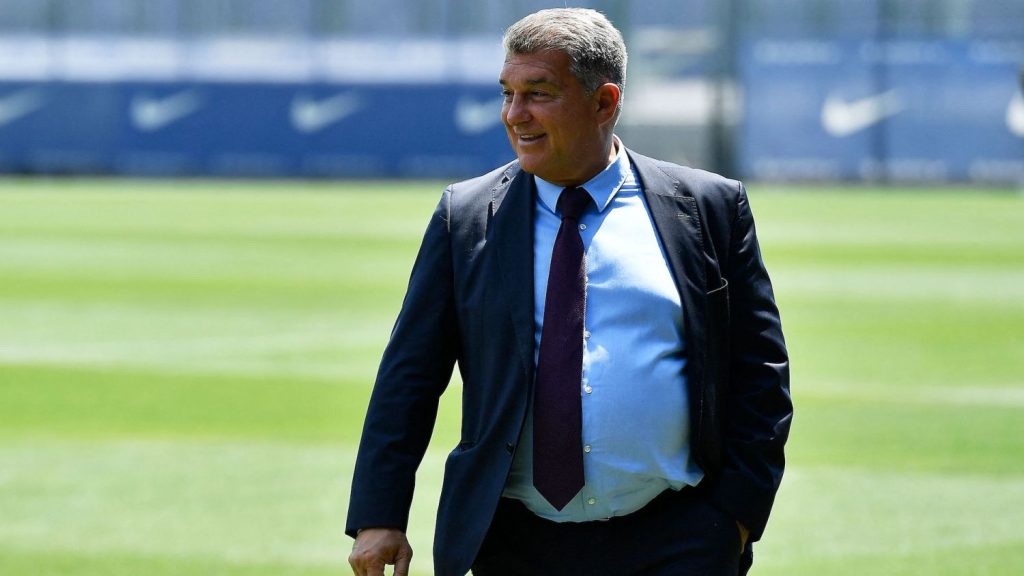 Laporta no los quiere: los jugadores del Barcelona que tienen pie y medio fuera 86 No ve hora de que estén fuera