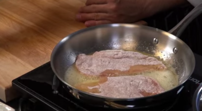 Pollo “piccata”: la comida de un solo plato que te va a sorprender