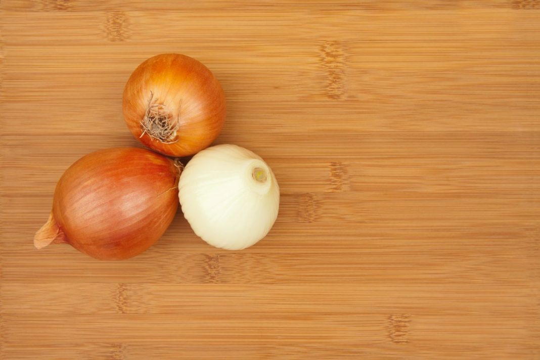 Tortilla de patatas con jamón york y queso: la mezcla perfecta entre los ingredientes