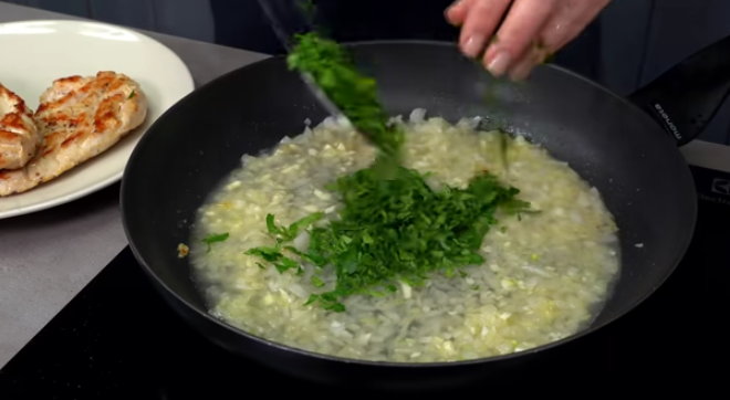 La receta de pechuga de pollo que nunca te sabrá seca