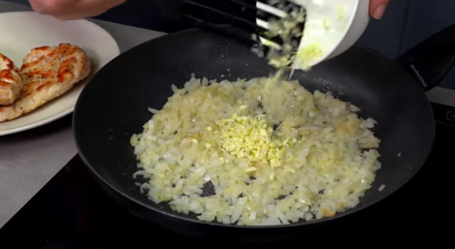 La receta de pechuga de pollo que nunca te sabrá seca