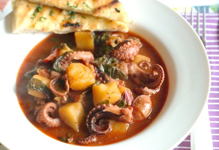 Patatas con pulpo: un guiso de otoño para toda la familia