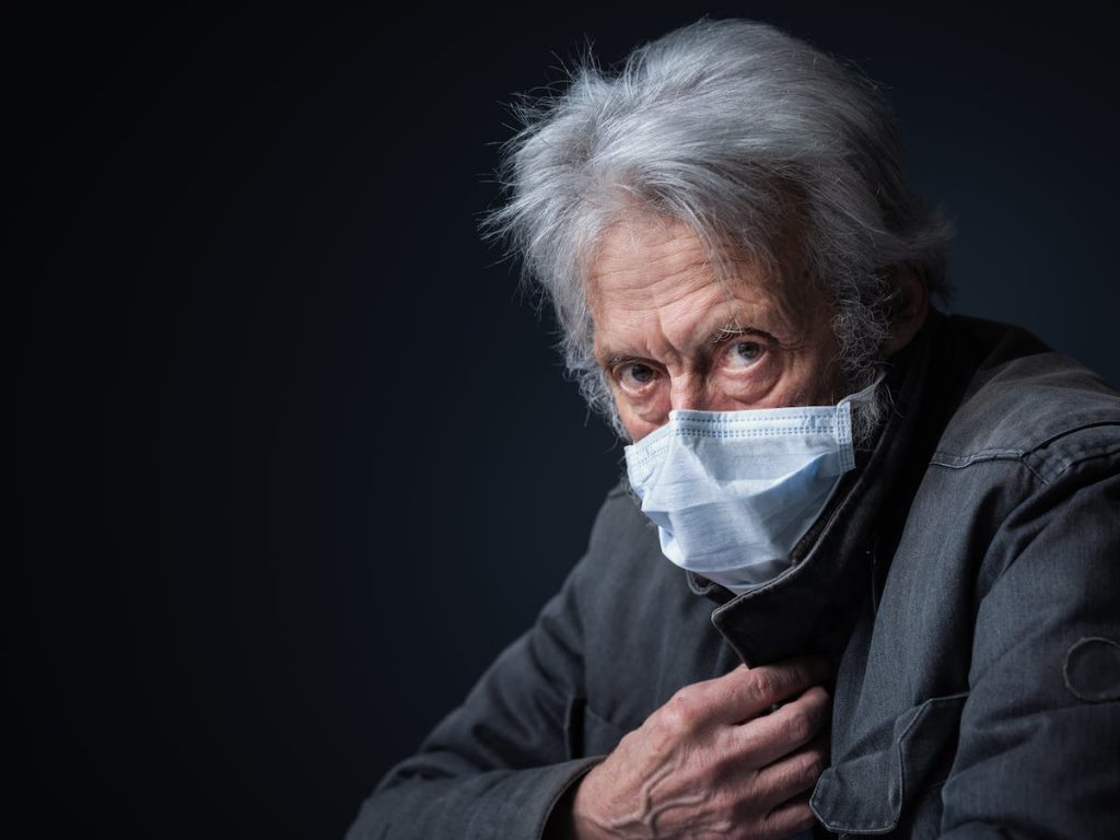 ¿Cuáles son las consecuencias del edadismo para la salud?