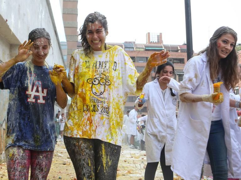 Qué son las novatadas