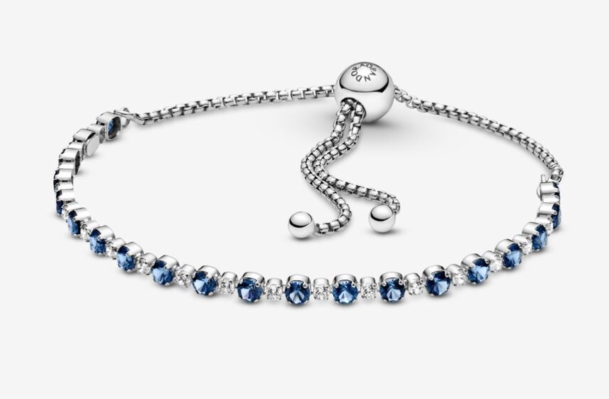 Pulsera con brillos azules y transparentes