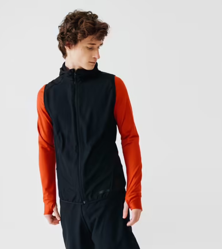 Chaleco cortavientos running de Decathlon