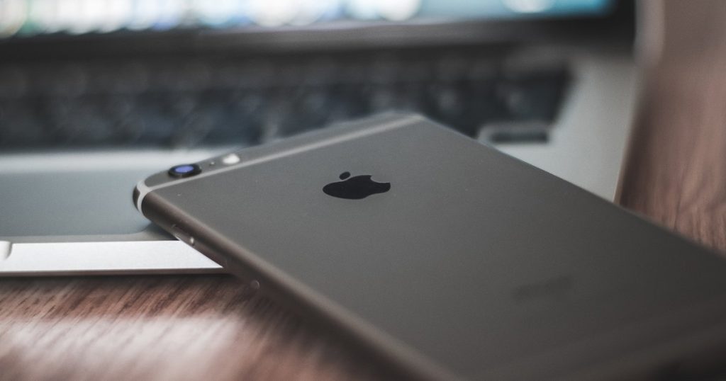 ¿Cuál es la nueva polémica respecto al iPhone?