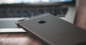 Filtran en vídeo el iPhone 18 Pro en los colores 'Cereza oscura' y 'Azul cielo' a días del evento de Apple