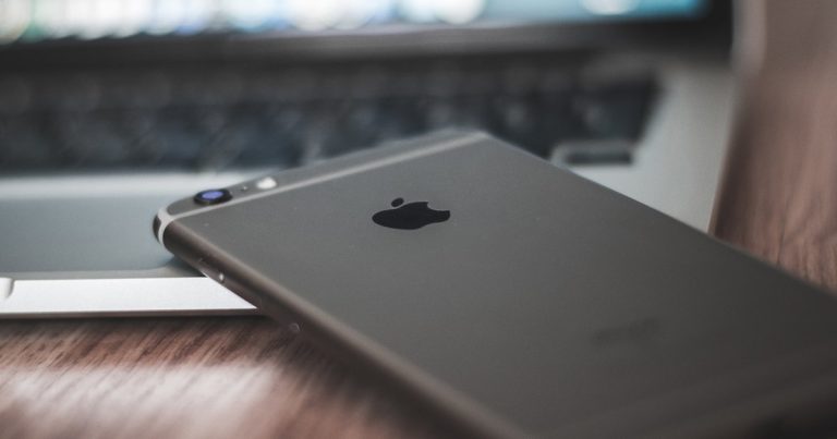 Filtran en vídeo el iPhone 18 Pro en los colores 'Cereza oscura' y 'Azul cielo' a días del evento de Apple