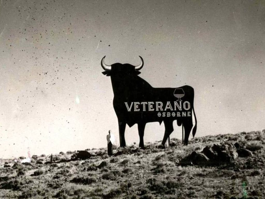 Cuál es el origen del mítico toro que ves en las carreteras de España