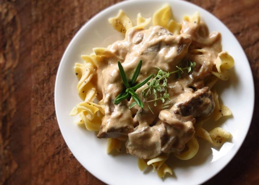 Ternera Strogonoff: El delicioso plato ruso que no podrás odiar