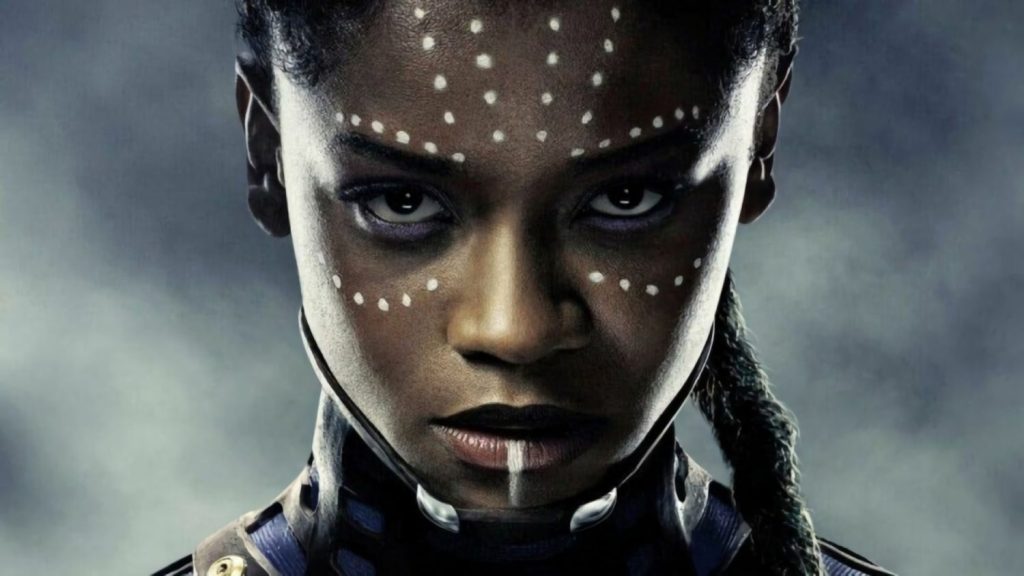 Entonces ¿Quién se encuentra debajo del traje de Black Panter en Wakanda Forever?