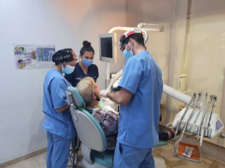 El apoyo de MicroBank a la Fundación Odontología Social Luis Séiquer, clave para las personas sin recursos