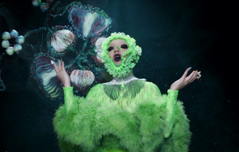 Björk reinventa la música bailable con 'Fossora'