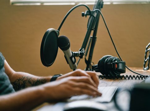 De la radio al podcast las grandes diferencias de un éxito a futuro De la radio al podcast las grandes diferencias de un éxito a futuro