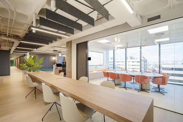 Beneficios de contratar una sala de reuniones en un coworking