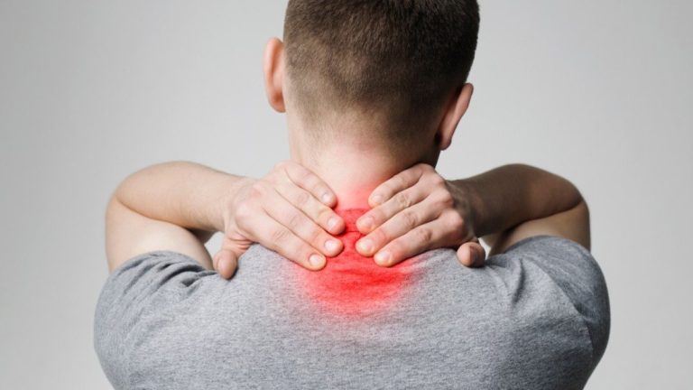 El secreto para aliviar el dolor de cuello y trabajar bien cómodo