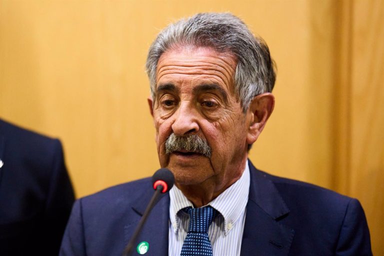 La contradicción de Revilla: rechaza la bajada de impuestos, mientras la organiza