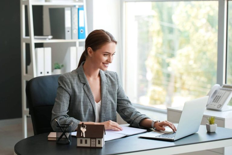 ¿Qué es necesario para ser agente inmobiliario?, por La Casa Agency El Clot