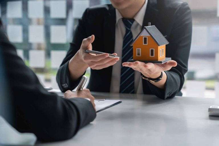 Realtyplus sobre invertir en inmuebles como bien refugio en tiempos convulsos