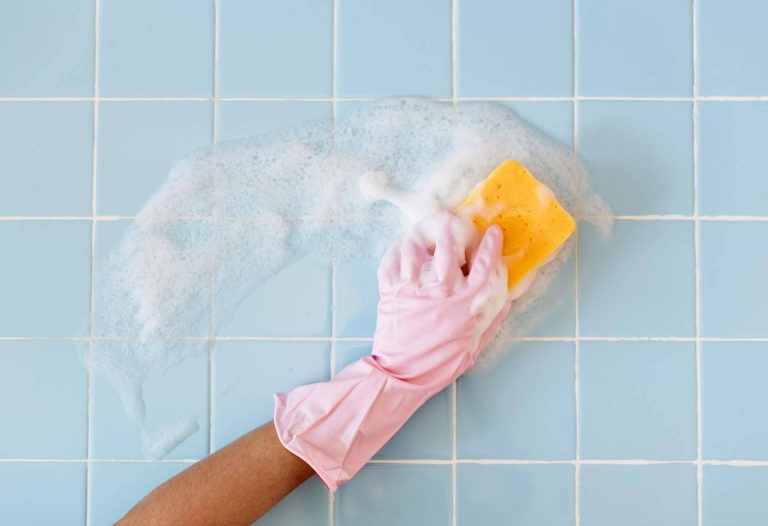 La arcilla blanca limpiadora es un producto que tiene diversos usos, por la empresa Cleaning Projects