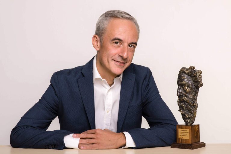 El fundador de Estandarte.com, Jorge Segado, recibe el Premio Amanecer de Periodismo