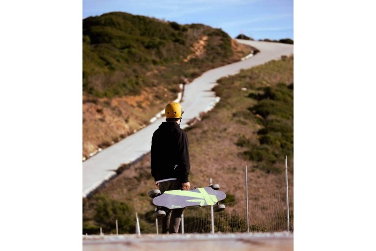 La tienda Tomahawk Skateboards diseña y comercializa skateboards eléctricos