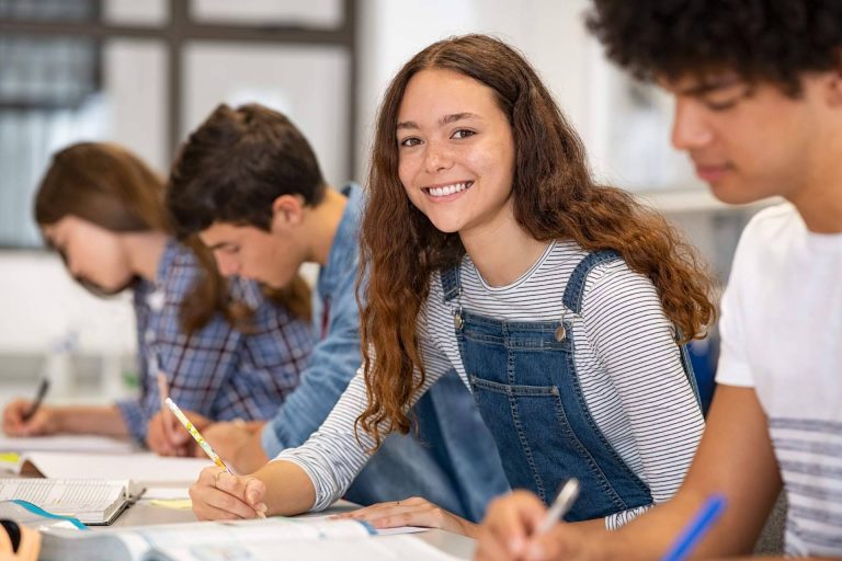 El interés por la búsqueda de colegios en España crece, con KIDStudia