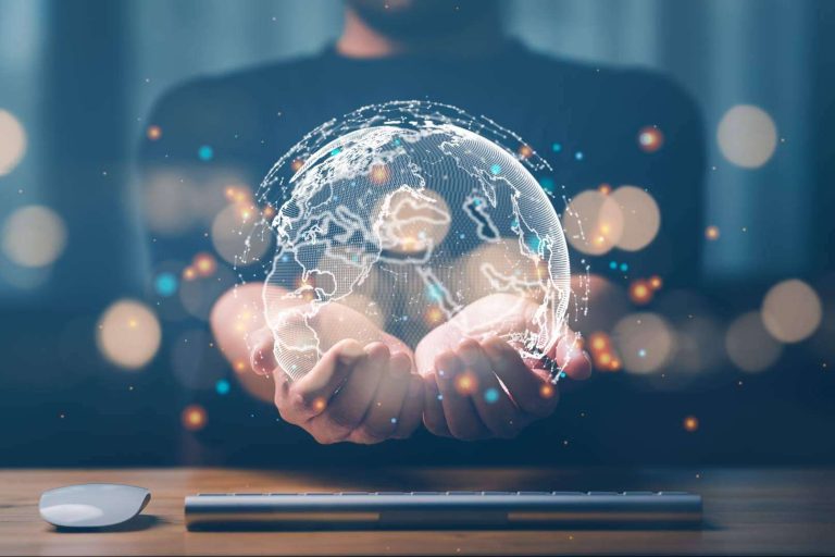 La directora de la revista Anoche Tuve Un Sueño, Julia Higueras, comenta el sistema económico actual